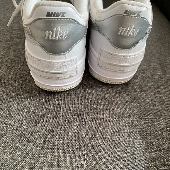 Nike Air Force 1 White Low-Top Sneakers -Unisex size - Picture 3 of 6